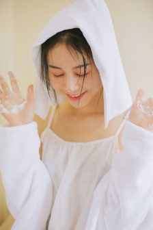老公一边哄我一边和小三联系